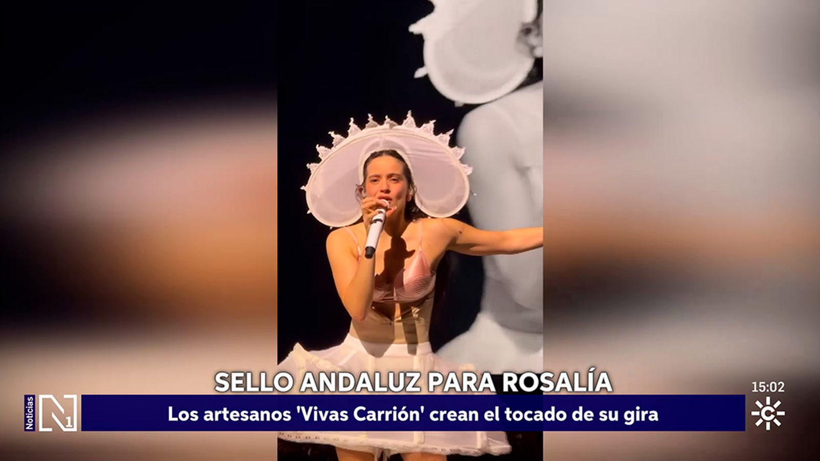 El tocado de Rosalía de la gira Lux tiene sello andaluz