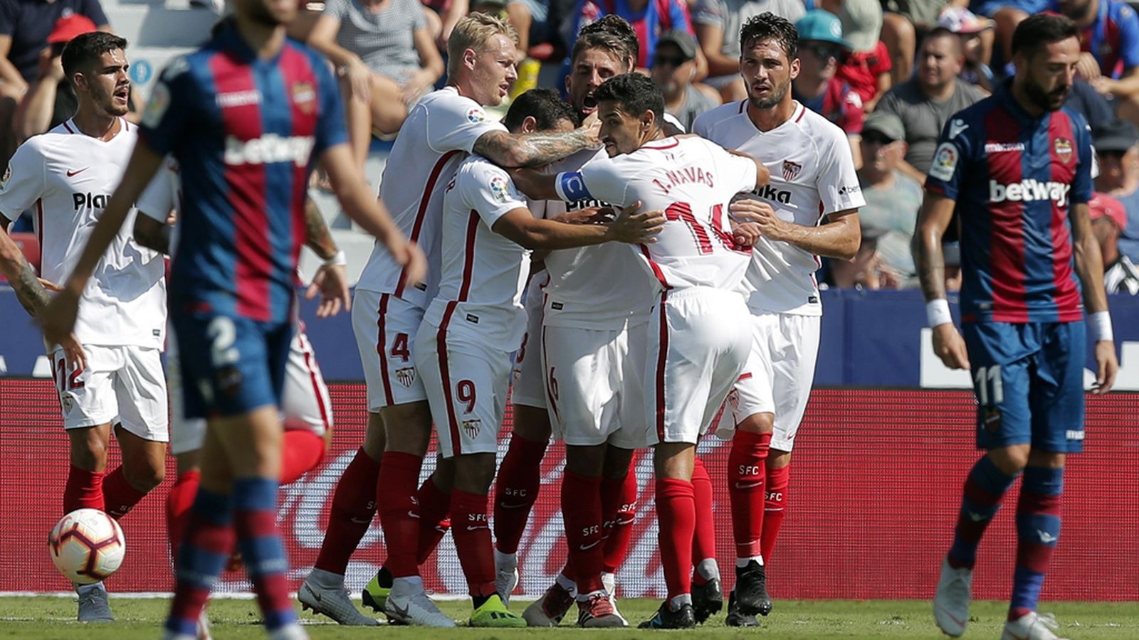 Sevilla se impone al Levante