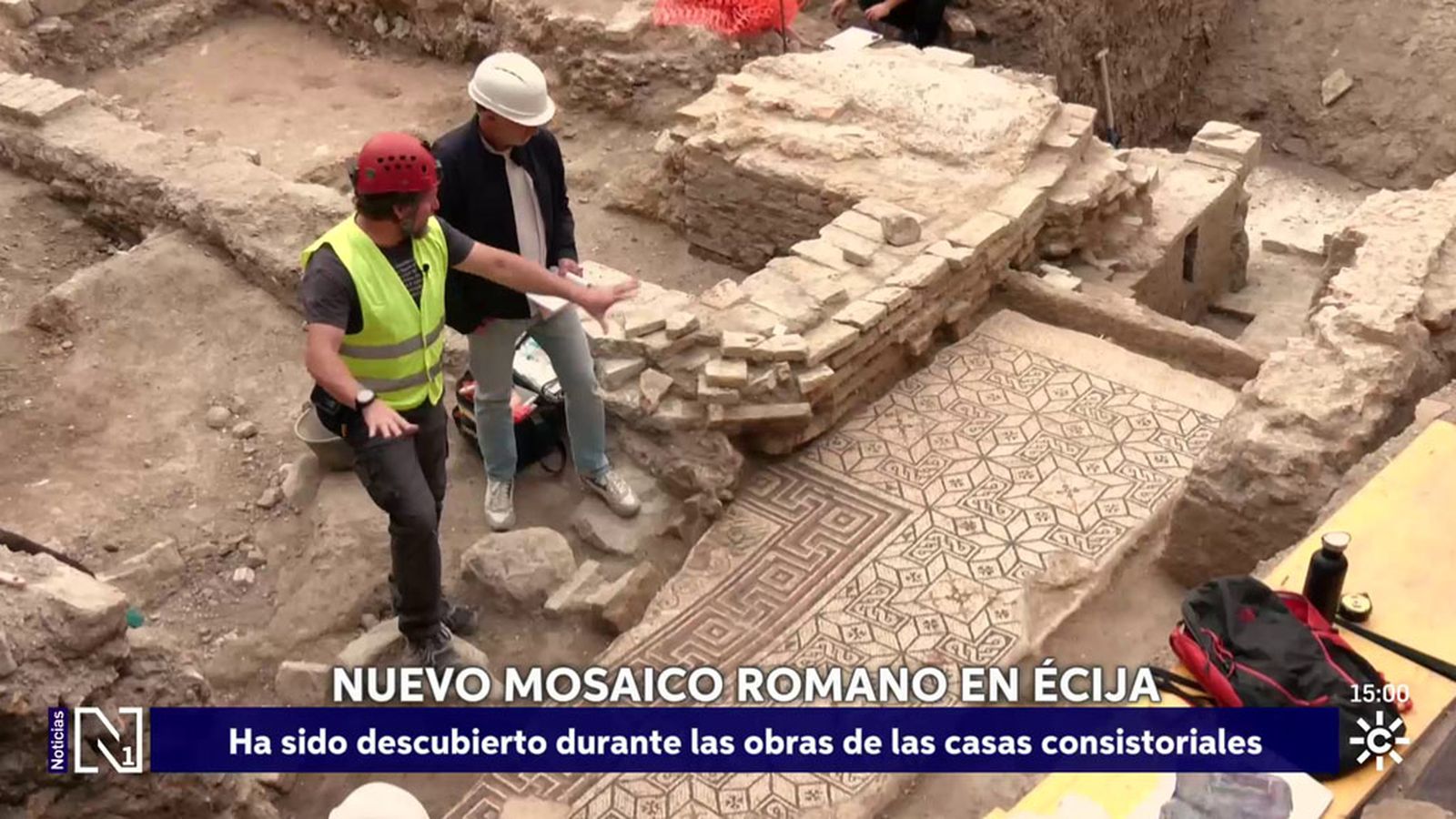 Hallan un mosaico romano y conductos de termas en unas obras en el Ayuntamiento de Écija