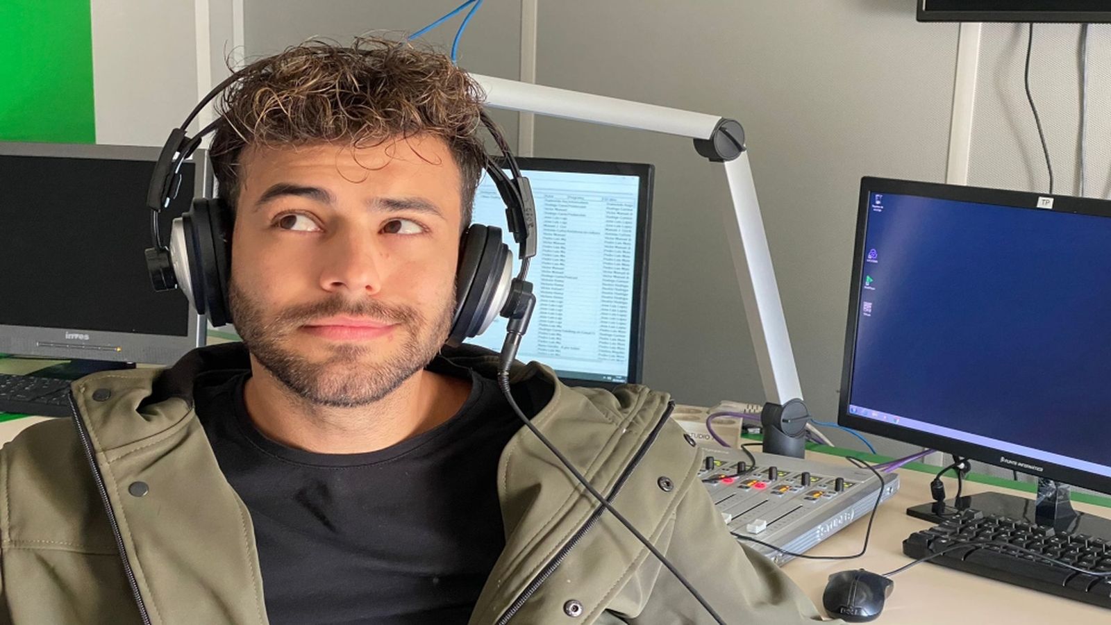 Agoney radio