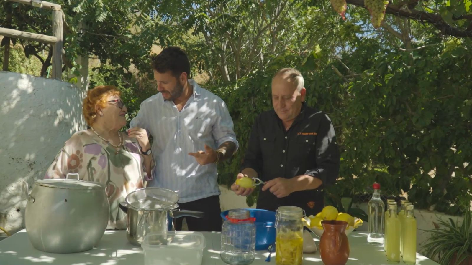 Bosco se atreve a elaborar un limoncello artesanal en Cadiar