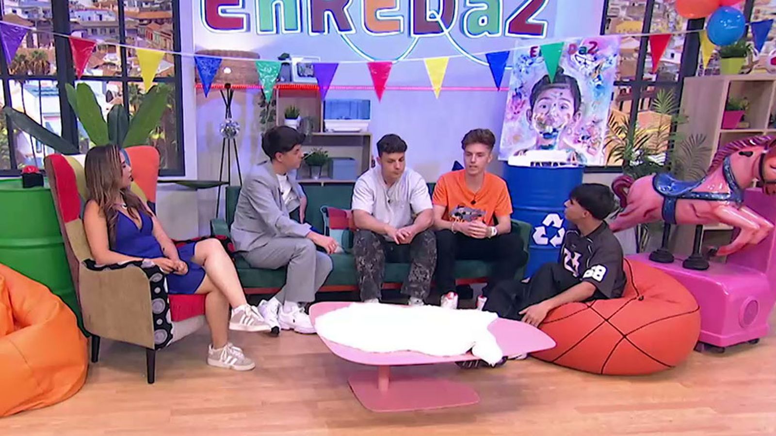 Alex y Álvaro, el dúo que revoluciona el contenido juvenil con siete libros y un show de teatro
