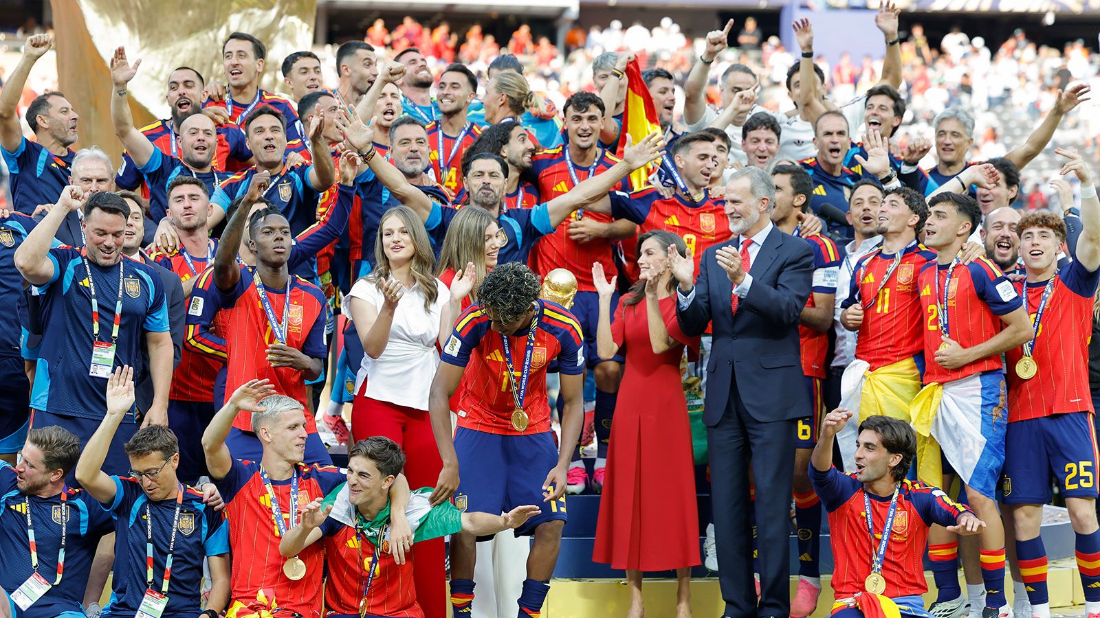 El Rey con la copa del Mundo