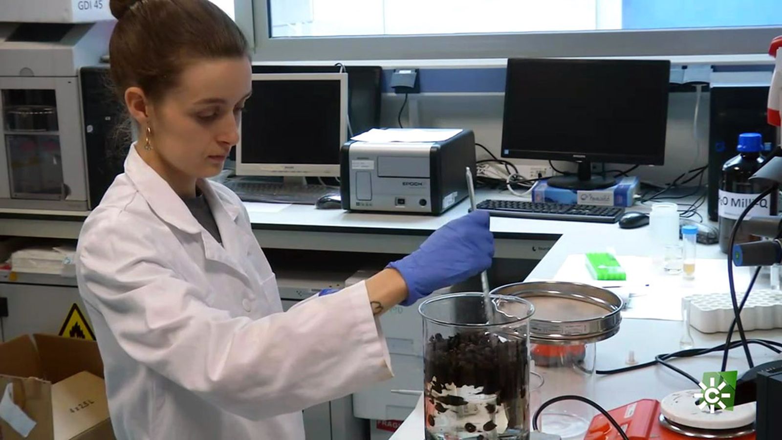 El café sirve para hacer pan, asfalto, compost, cosméticos, joyas, incluso para bebérselo