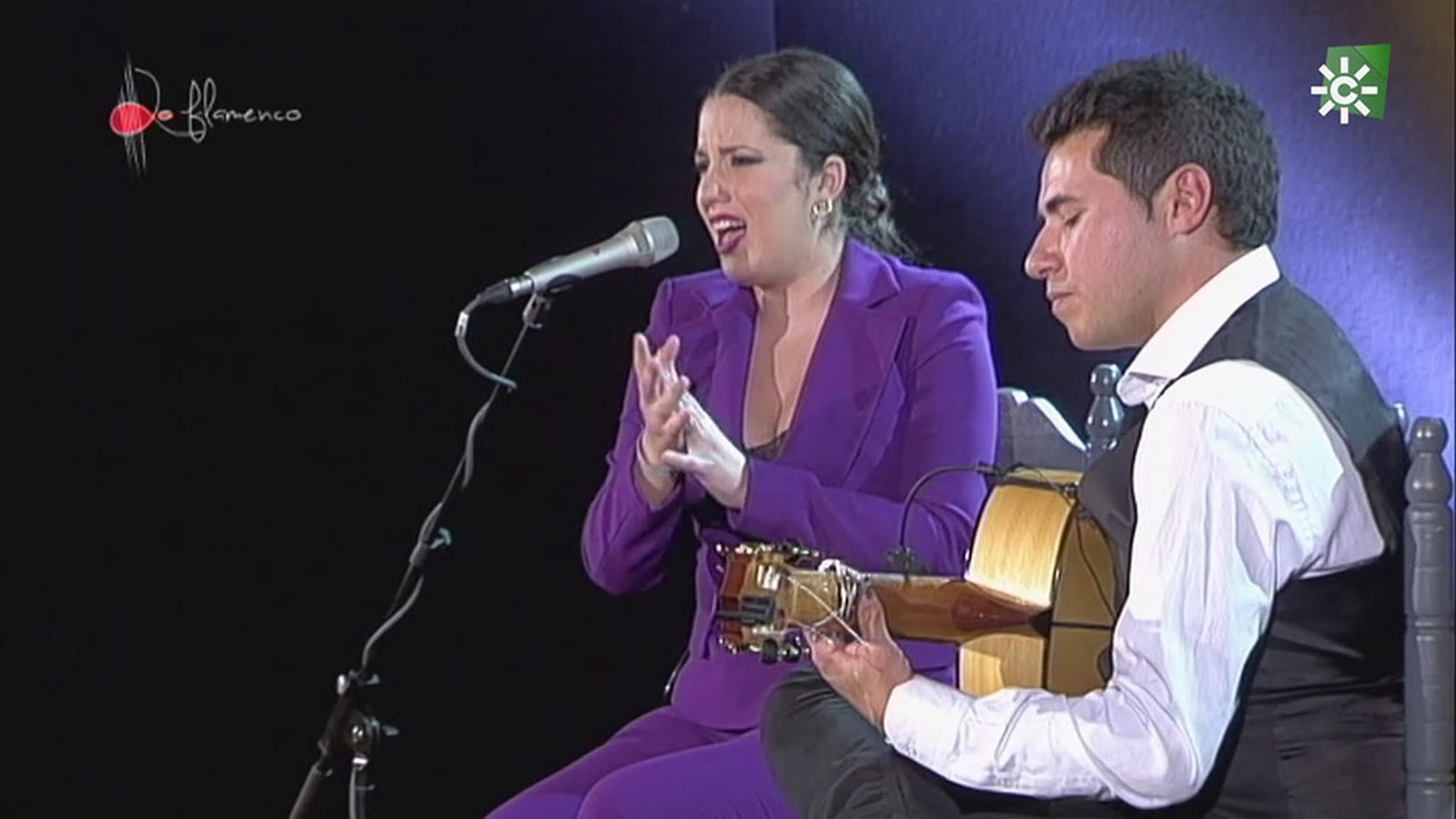 Beatriz Romero al cante con David Soto a la guitarra