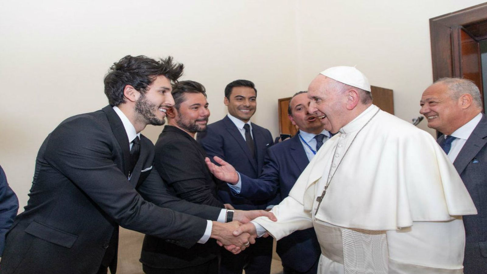 Sebastian Yatra y el papa