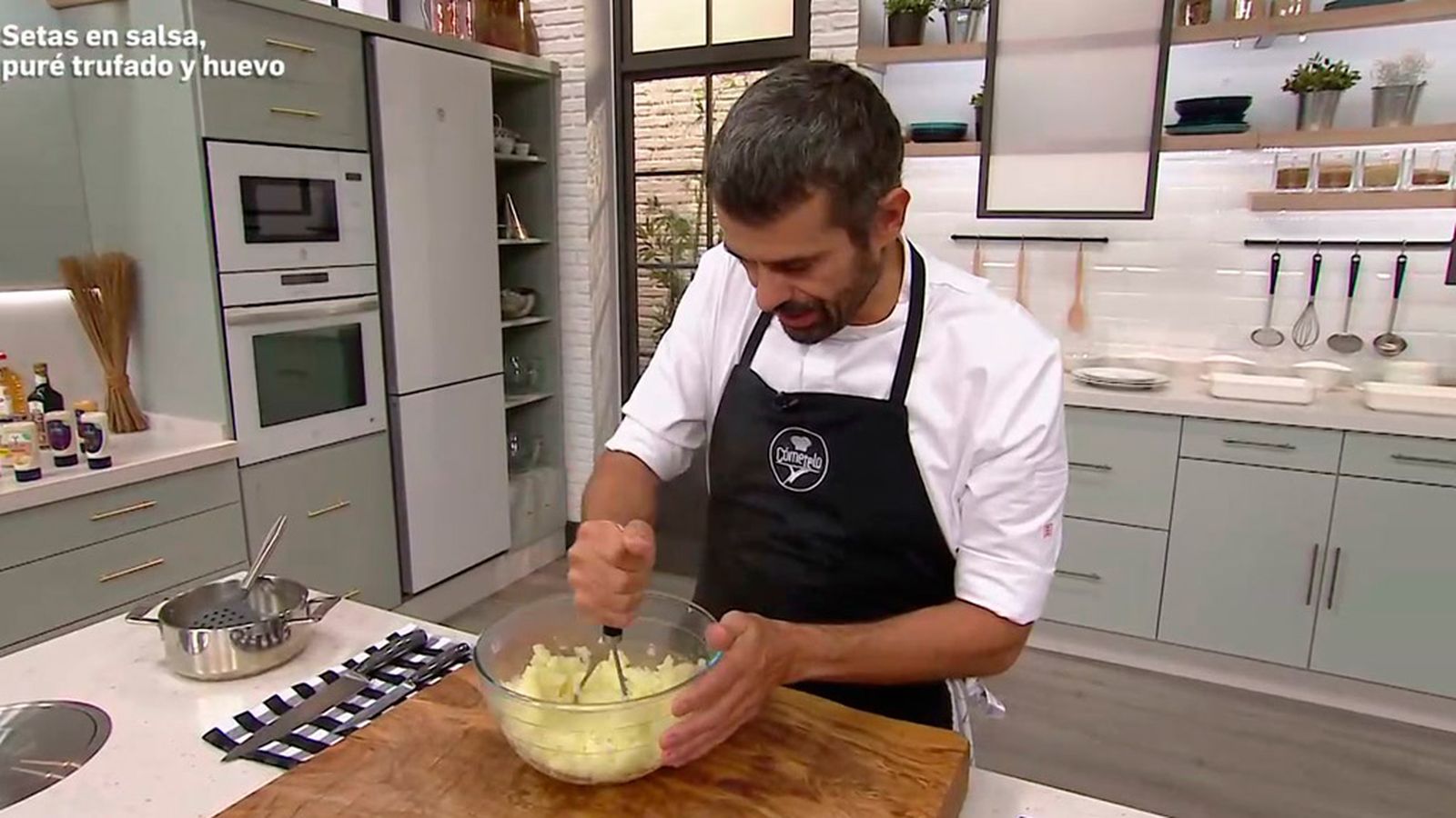 Aprende a preparar un rico puré trufado para tus platos navideños