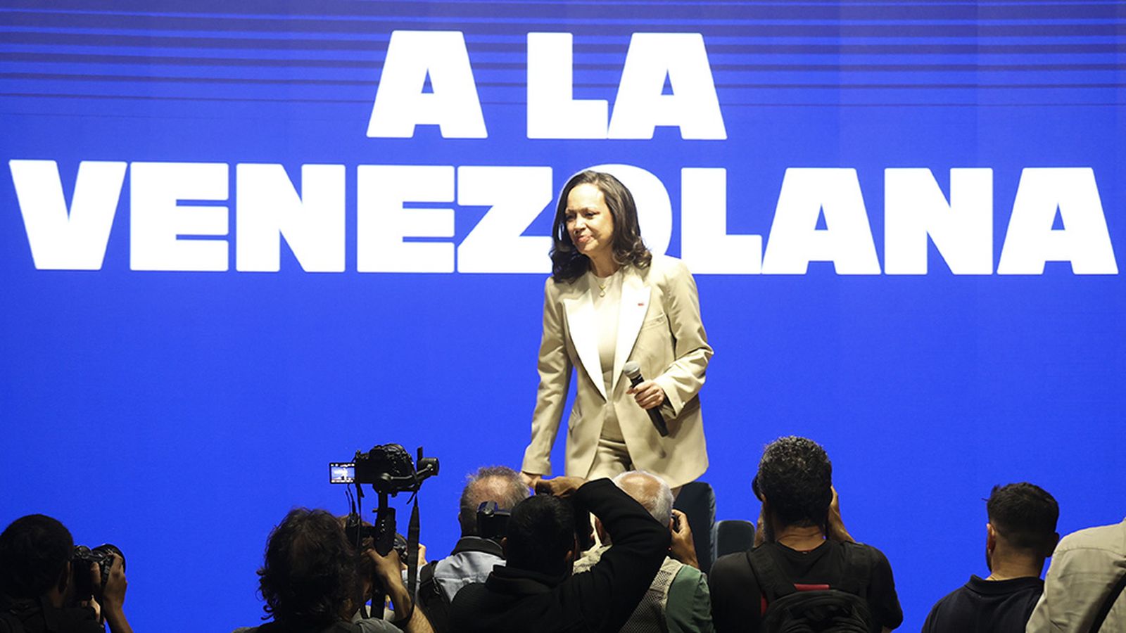 Corina Machado declina verse con Sánchez