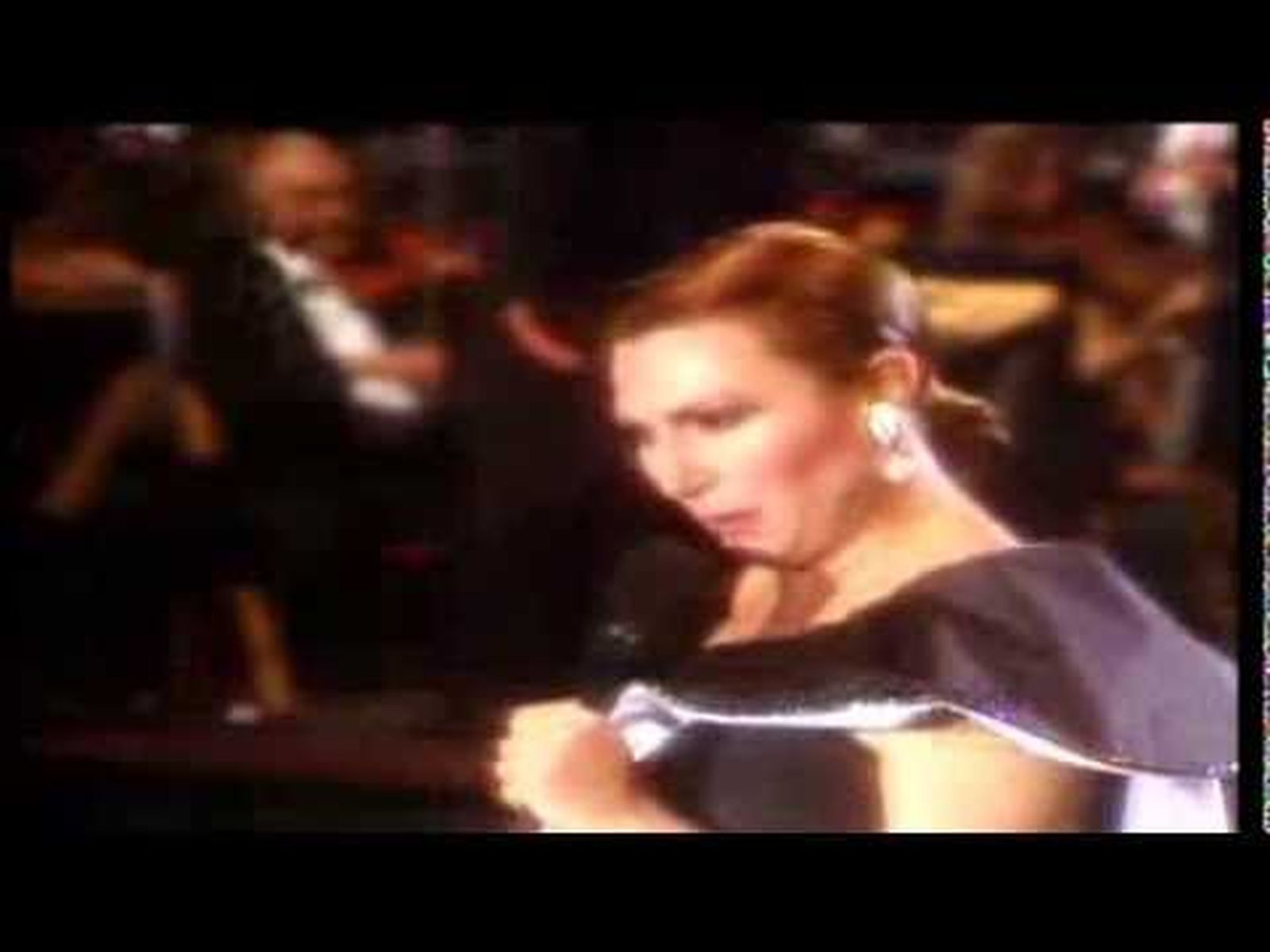Rocío Jurado canta Pastora Imperio, en el Homenaje a Rafael de León (1988)
