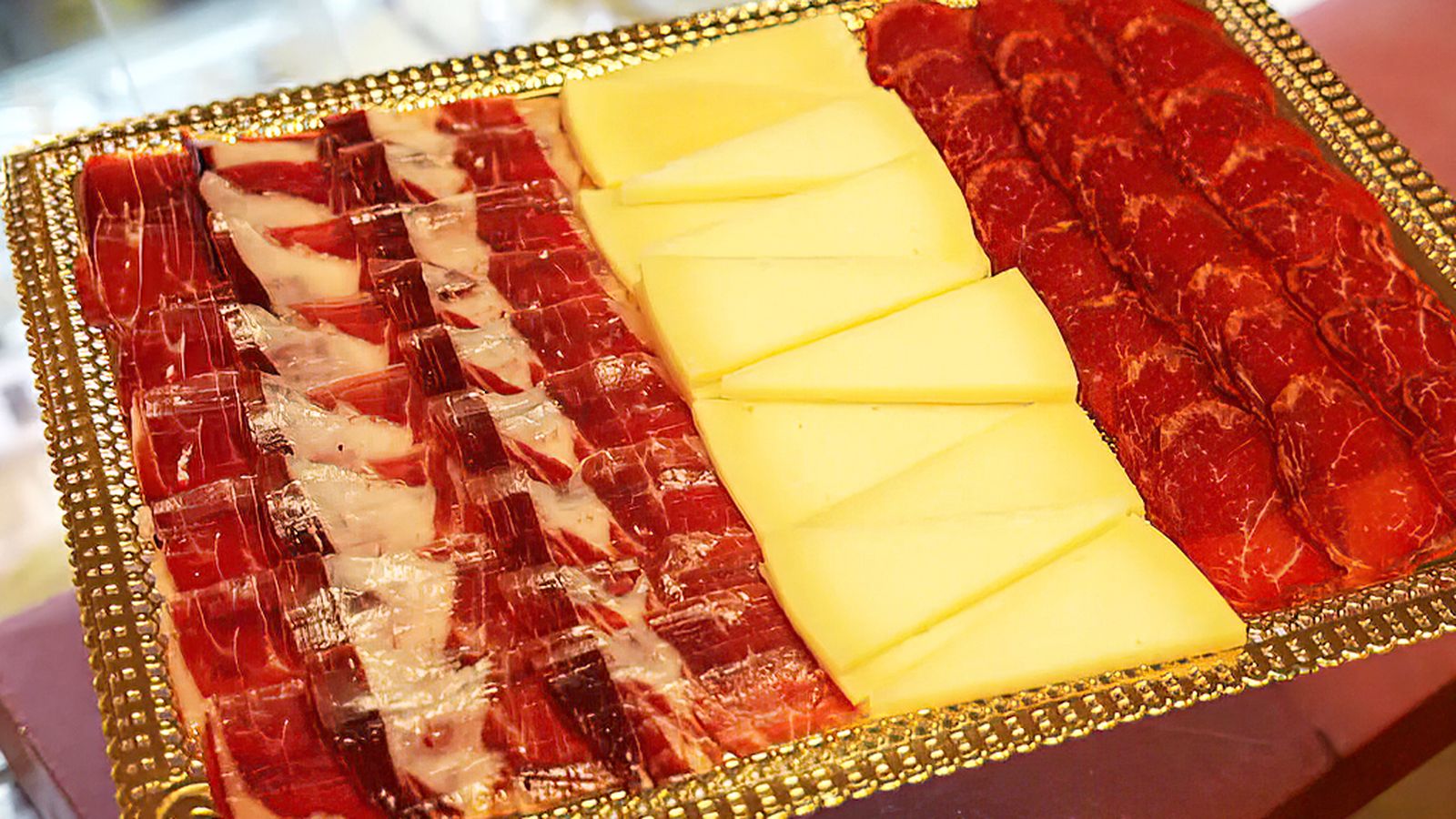 Nuevos formatos para las cestas navideñas: maletines, pinceladas y bandejas