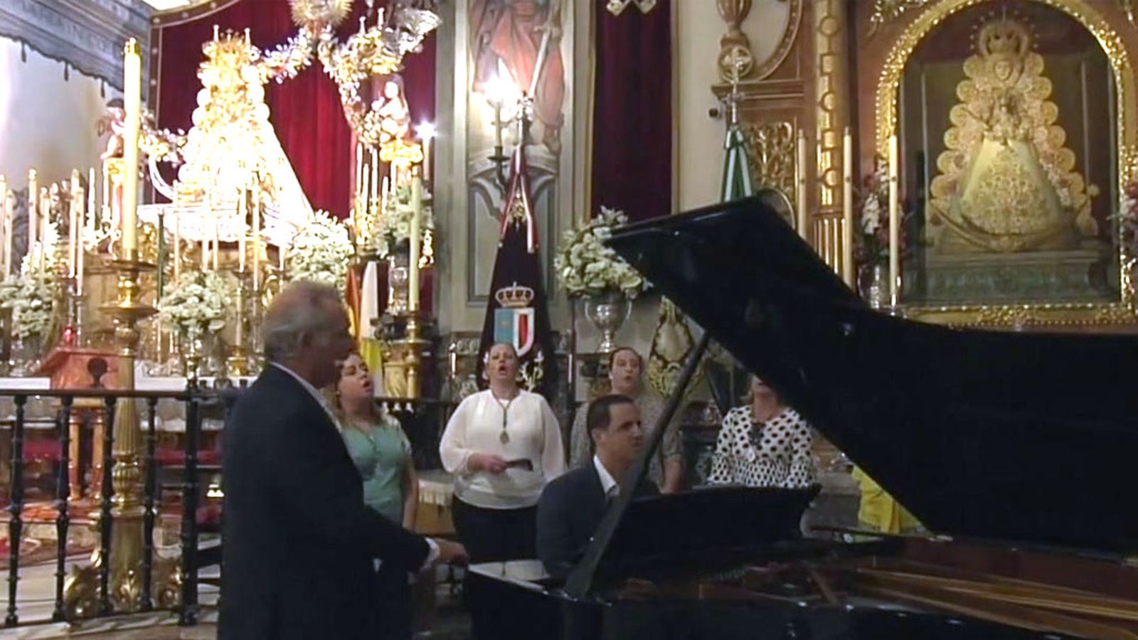 La salve rociera en la voz de José Manuel Soto y el coro de la hermandad de Almonte