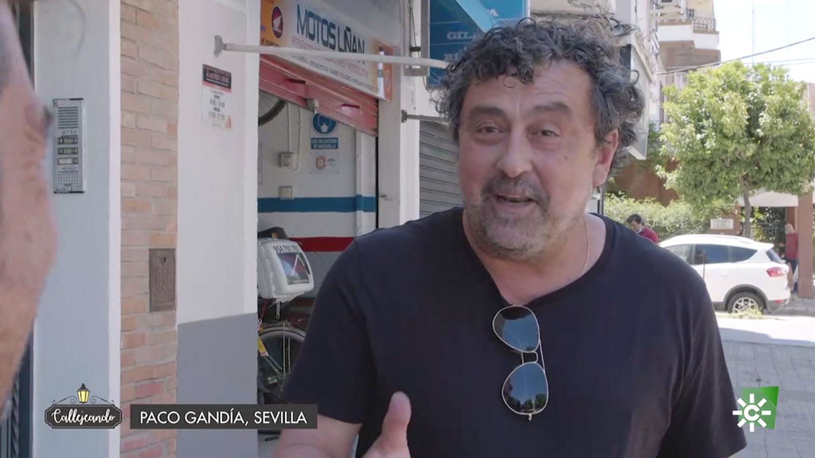 Paco Tous habla de Paco Gandía en la sevillana calle que lleva el nombre del humorista