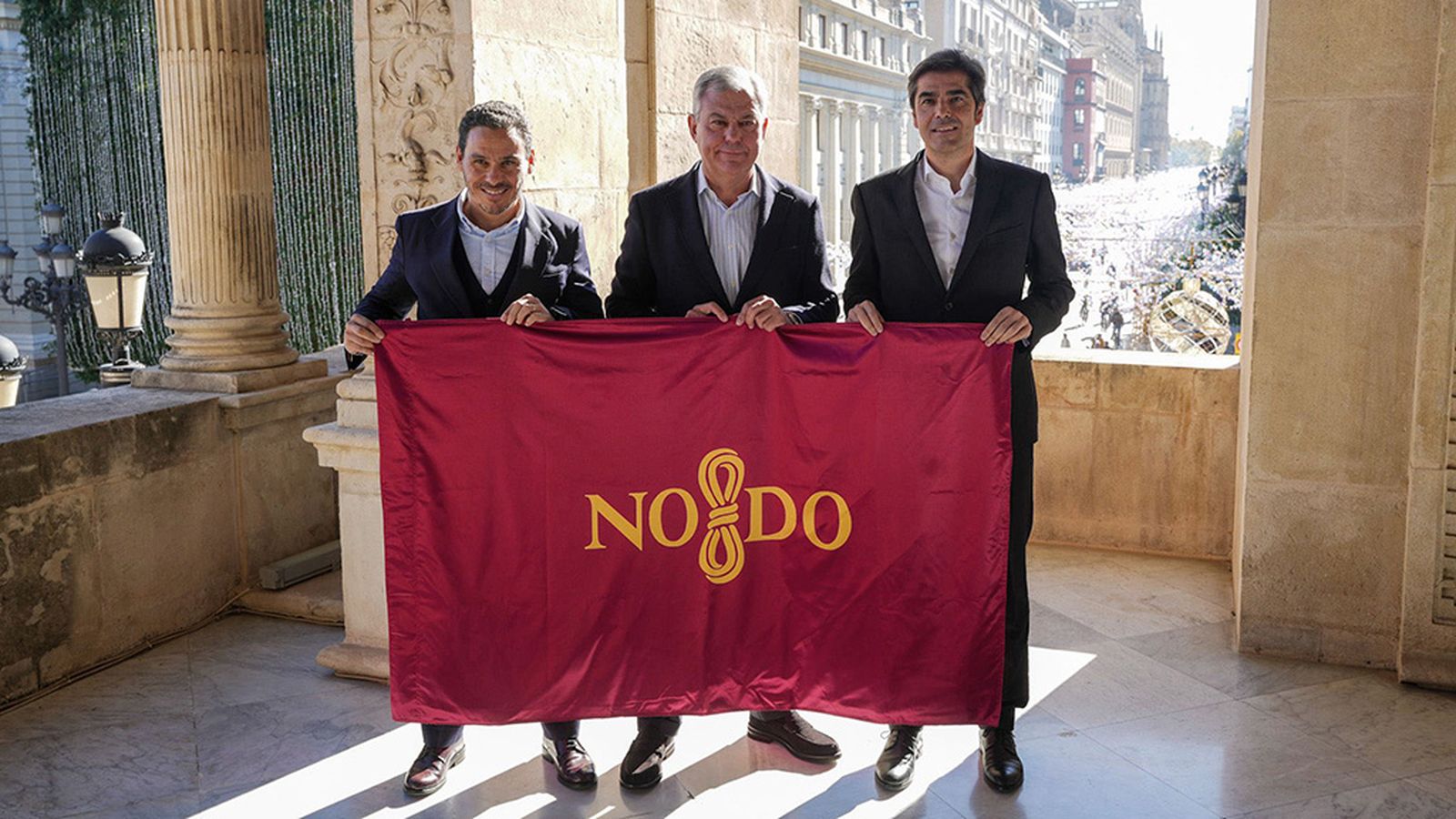 Los presidentes de Sevilla y Betis se dan la mano antes del derbi