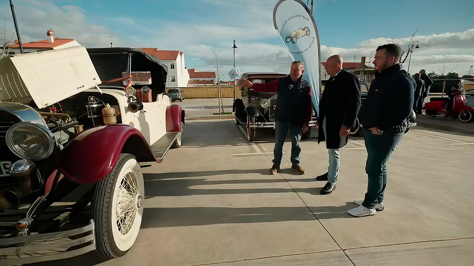Trescientos coches antiguos que causa admiración... y envidia