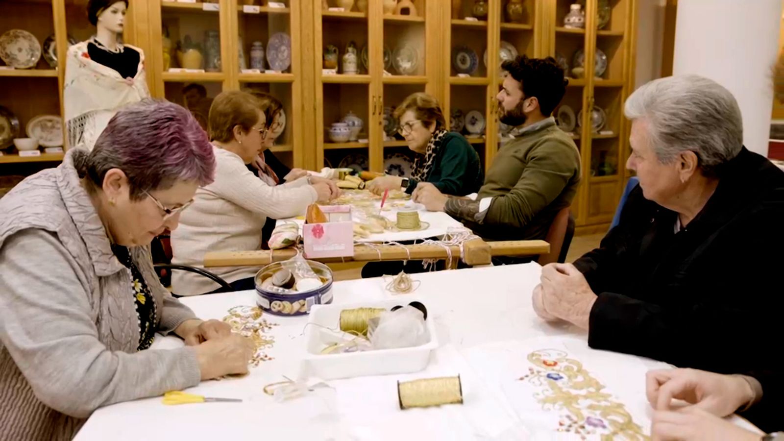 Recibimos clases de bordado en Lucainena de las Torres
