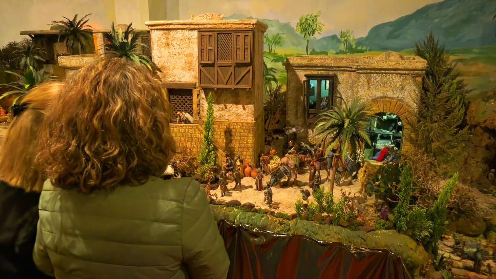 El belén de Paco Corrales, una joya artesanal que sigue creciendo cada Navidad