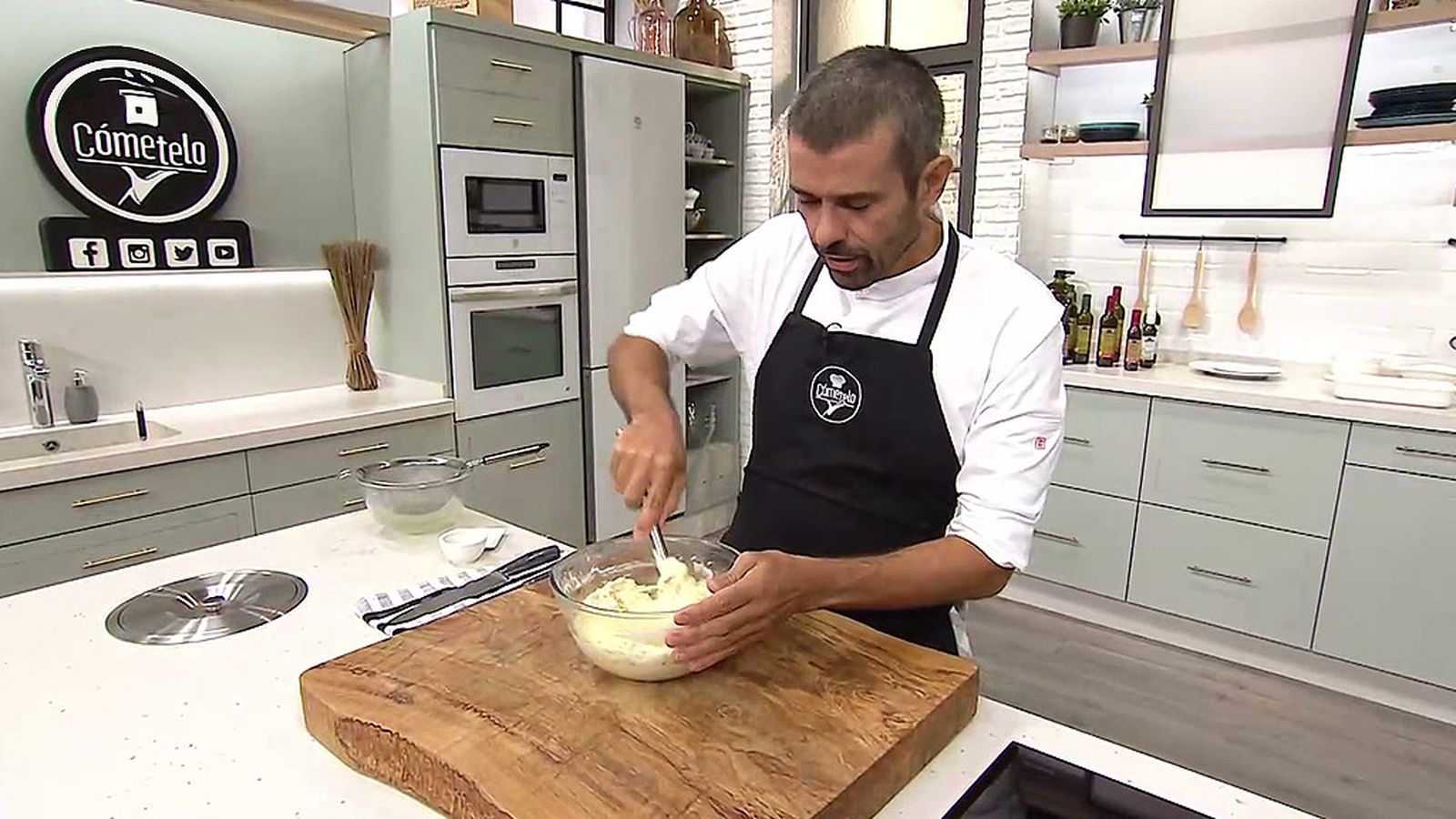 Aprende a preparar un puré de patatas cremoso y diferente