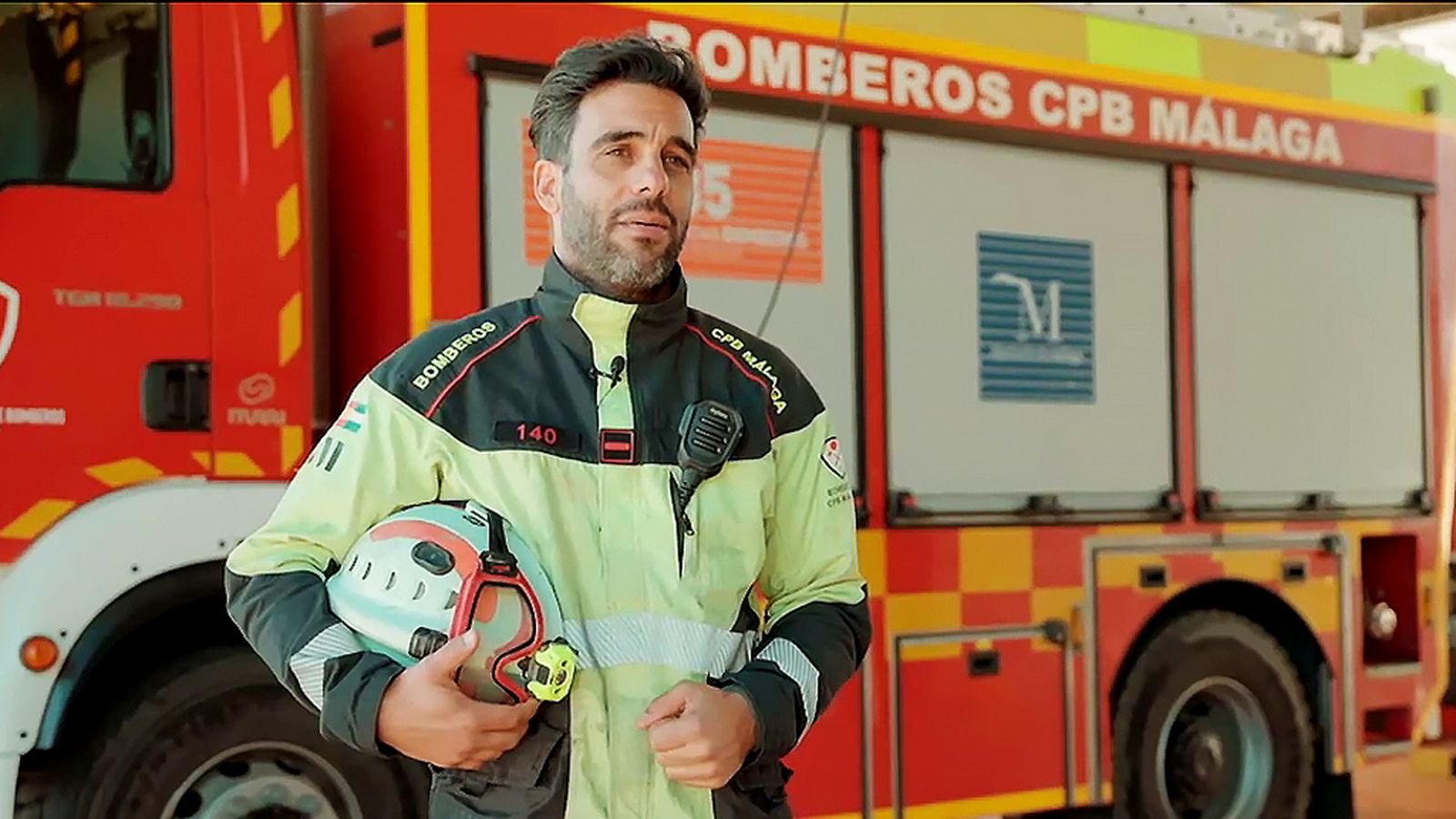 Los bomberos de Estepona actúan en un accidente con rescate en helicóptero