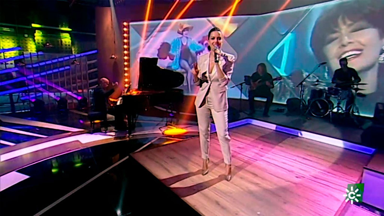 Roko interpreta 'Mamá, quiero ser artista' en homenaje a Concha Velasco