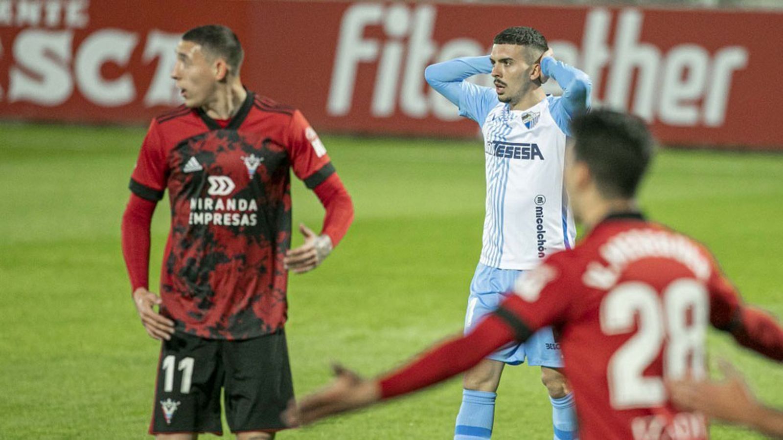 El Málaga cae ante el  Mirandés