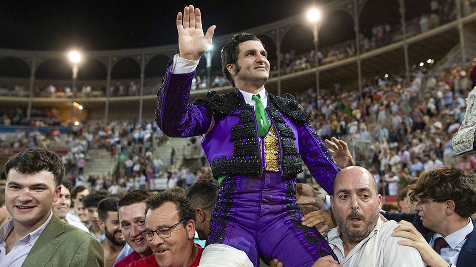 Morante sale a hombros en Granada