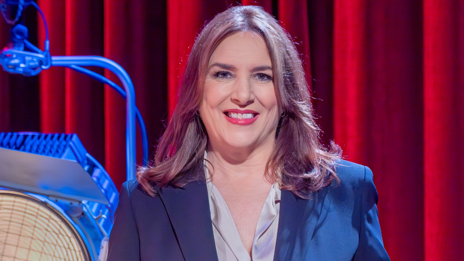 Isabel Gómez presenta y dirige "Una de Cine".