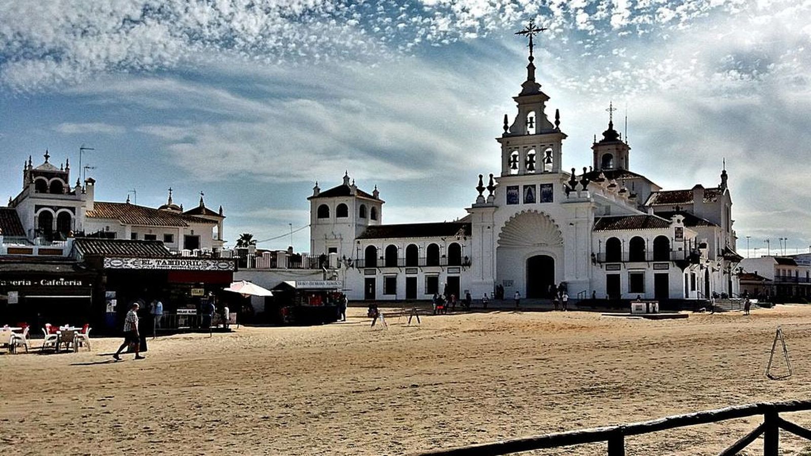 Se disparan los alquileres en El Rocio y Matalascañas
