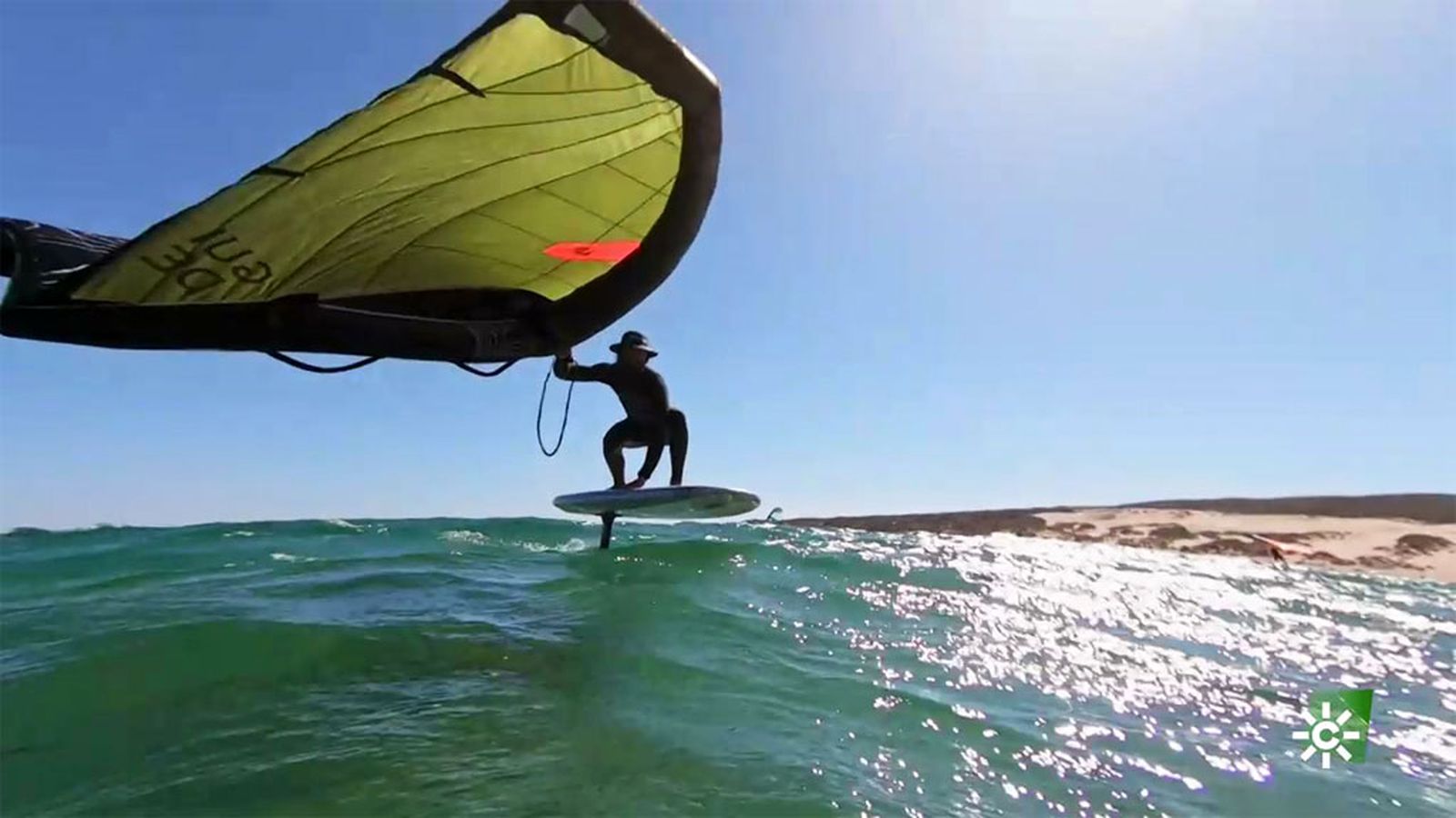 Cabalgando las olas en una fantástica ruta por las playas de Cádiz