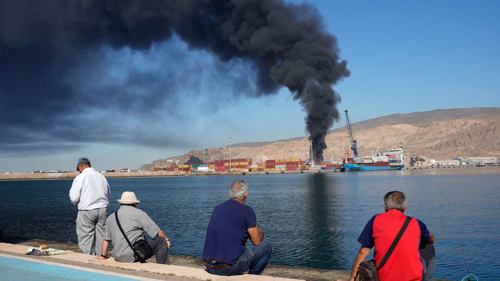 Incendio en el Puerto de Almería