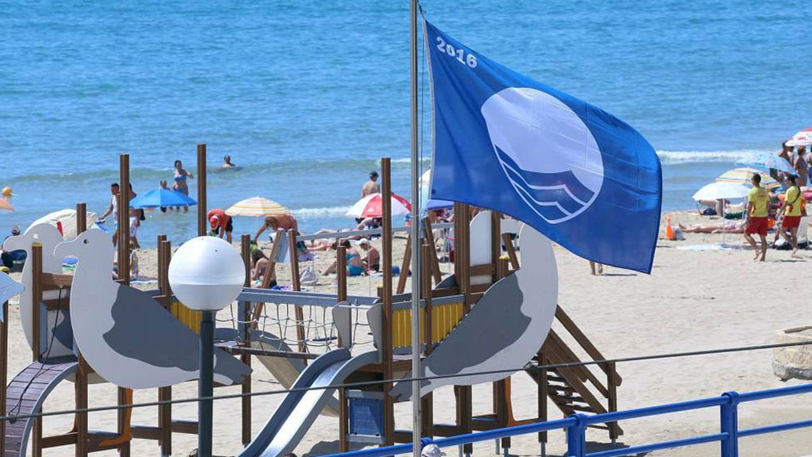 España hace historia con 677 playas con bandera azul, 35 más que en 2025