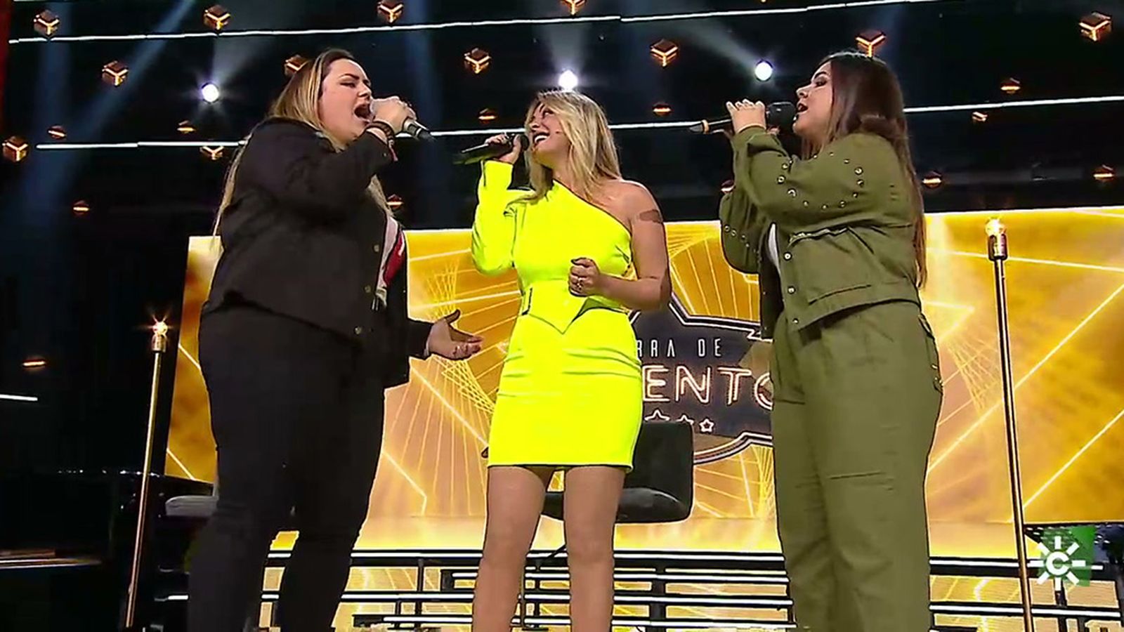 El dúo Carmen Saborido y Rocío Acebedo consigue que Merche cante con ellas
