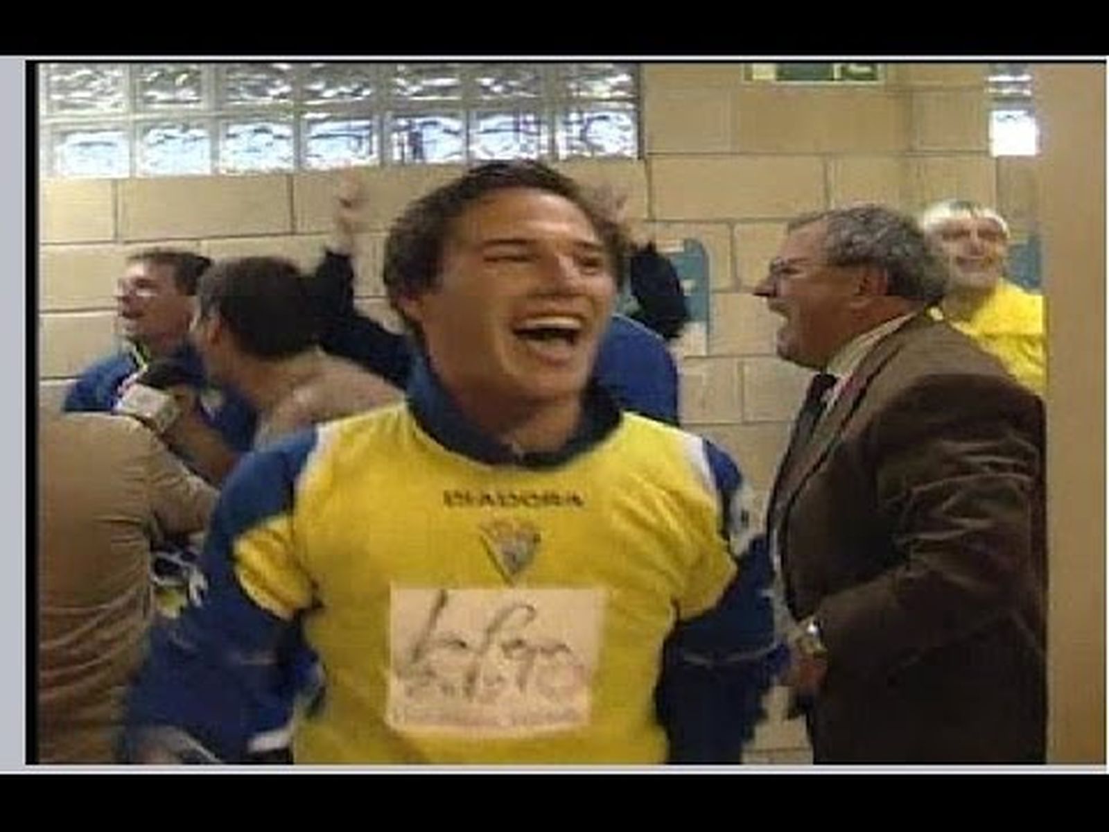 Ascenso del Cádiz a Segunda División (2009): fiesta del vestuario