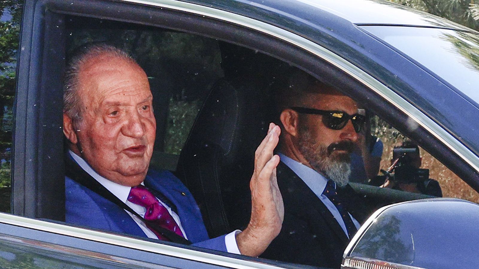 foto llegada del rey emérito a Zarzuela