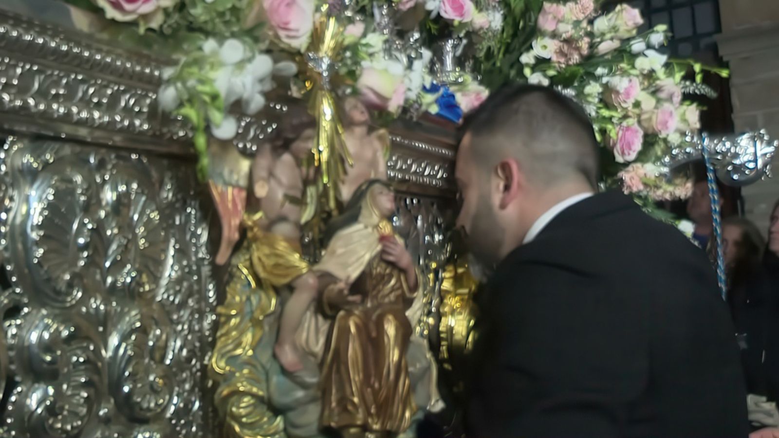 Emotiva levantá de la Virgen de Gracia por los niños con autismo