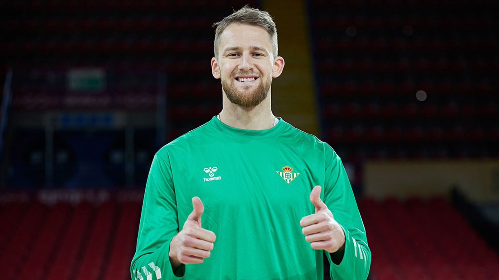 El Beis ficha al pivot Luke Fisher