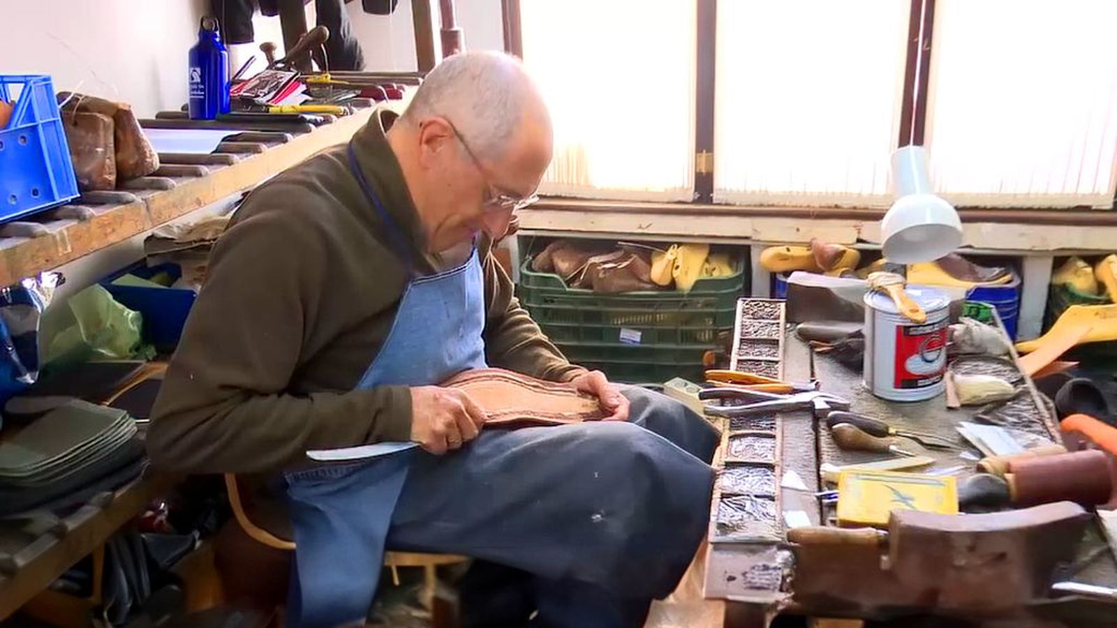 Cuatro generaciones y 135 años de oficio en cada par de zapatos hechos a mano