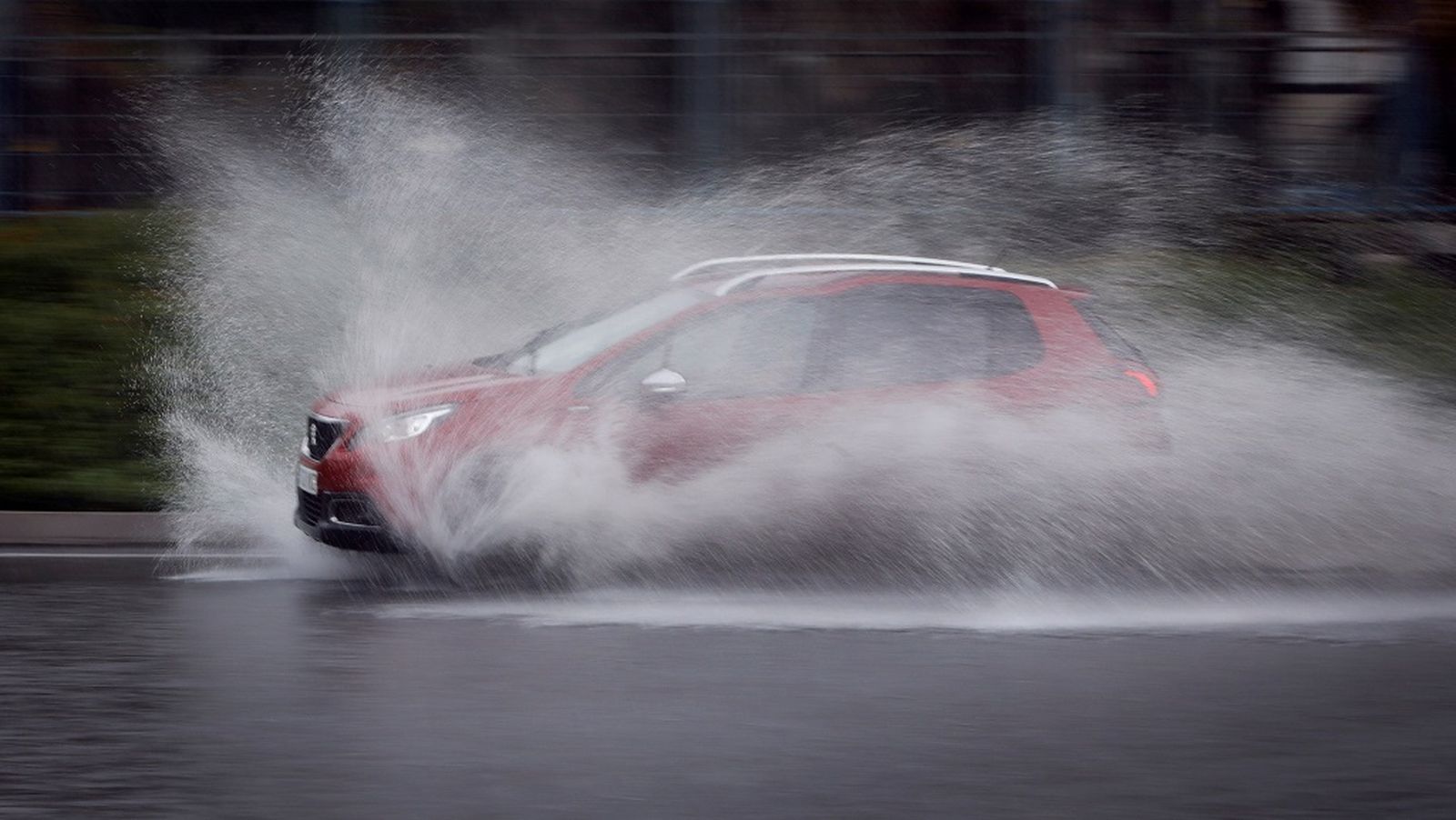 Lluvia coche 1024