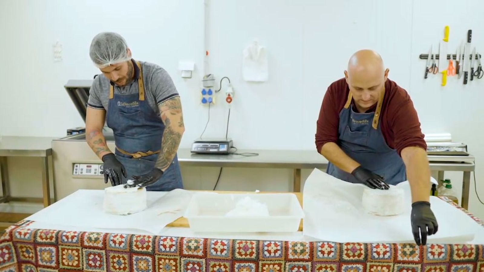 Bosco aprende a elaborar queso en manteca en el Saucejo