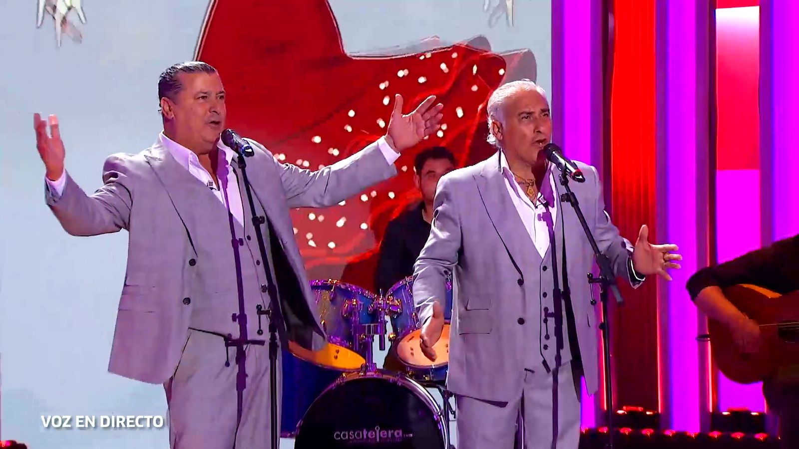 Media Luna llega con sabor a Feria y estrena en directo 'Una gitana'