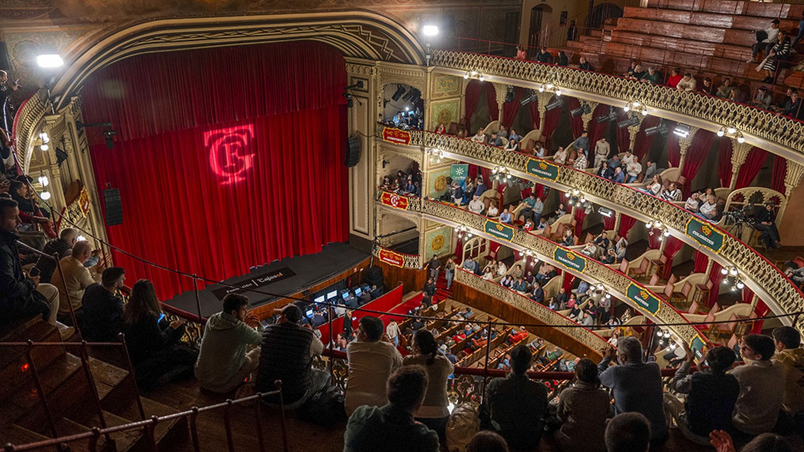 Comienza el concurso en el Teatro Falla