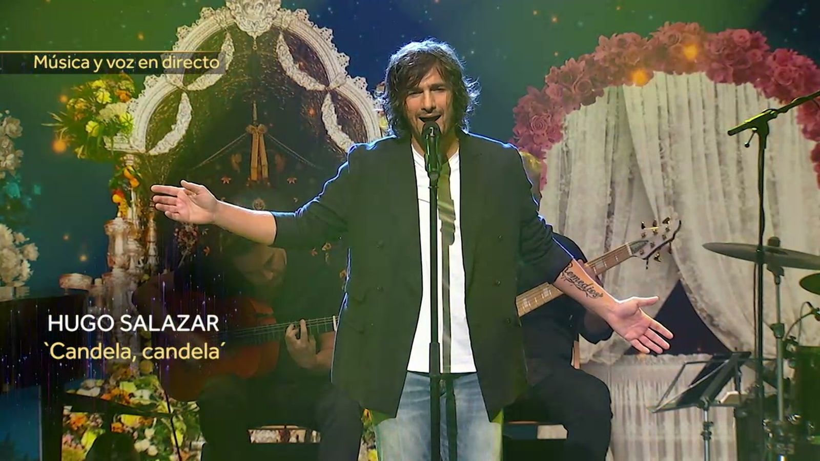 Hugo Salazar canta el tema que le dio a El Mani el disco de platino