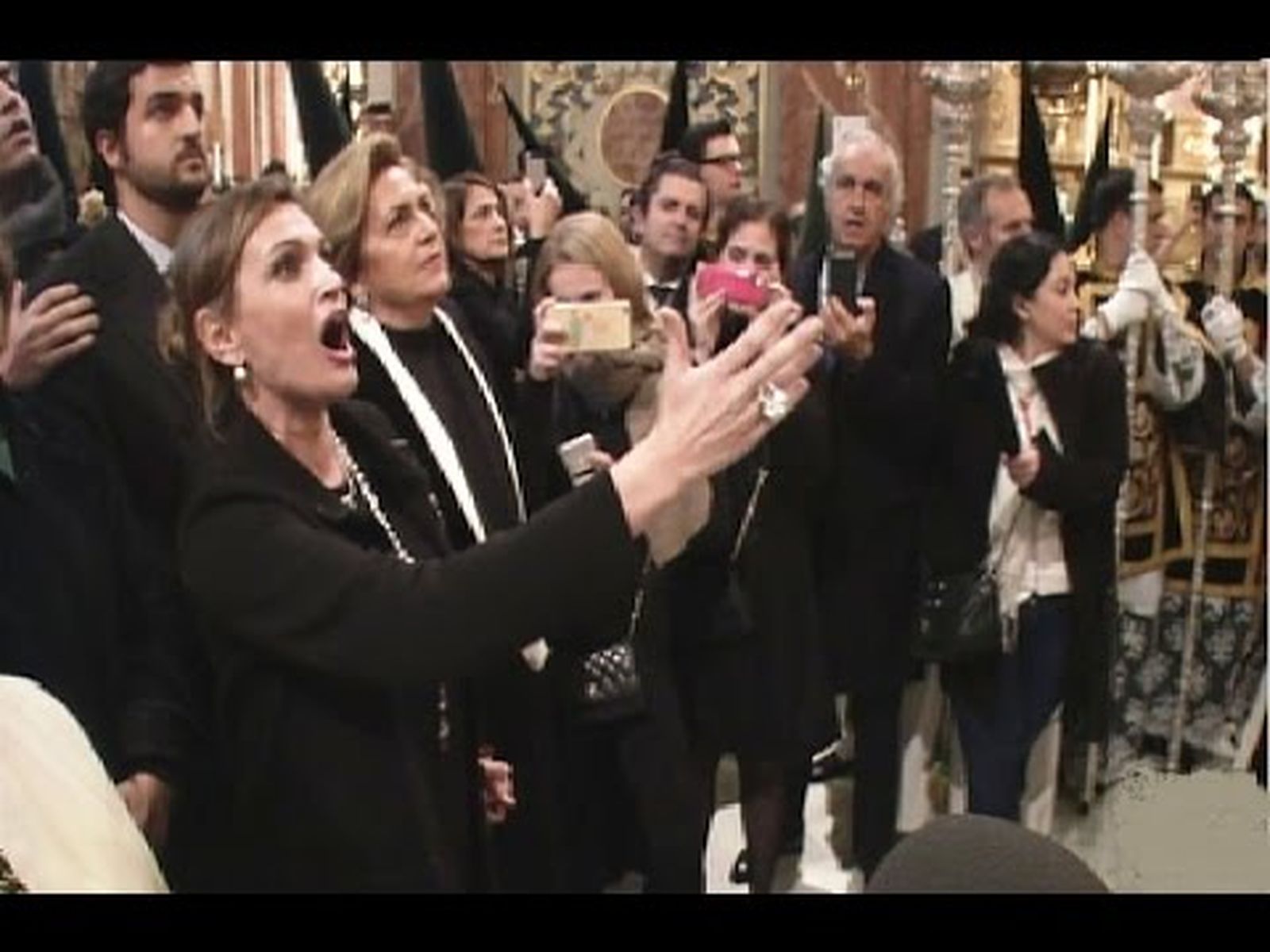 Ainhoa Arteta canta el Ave María a la Virgen Macarena de Sevilla | Semana Santa en Andalucía