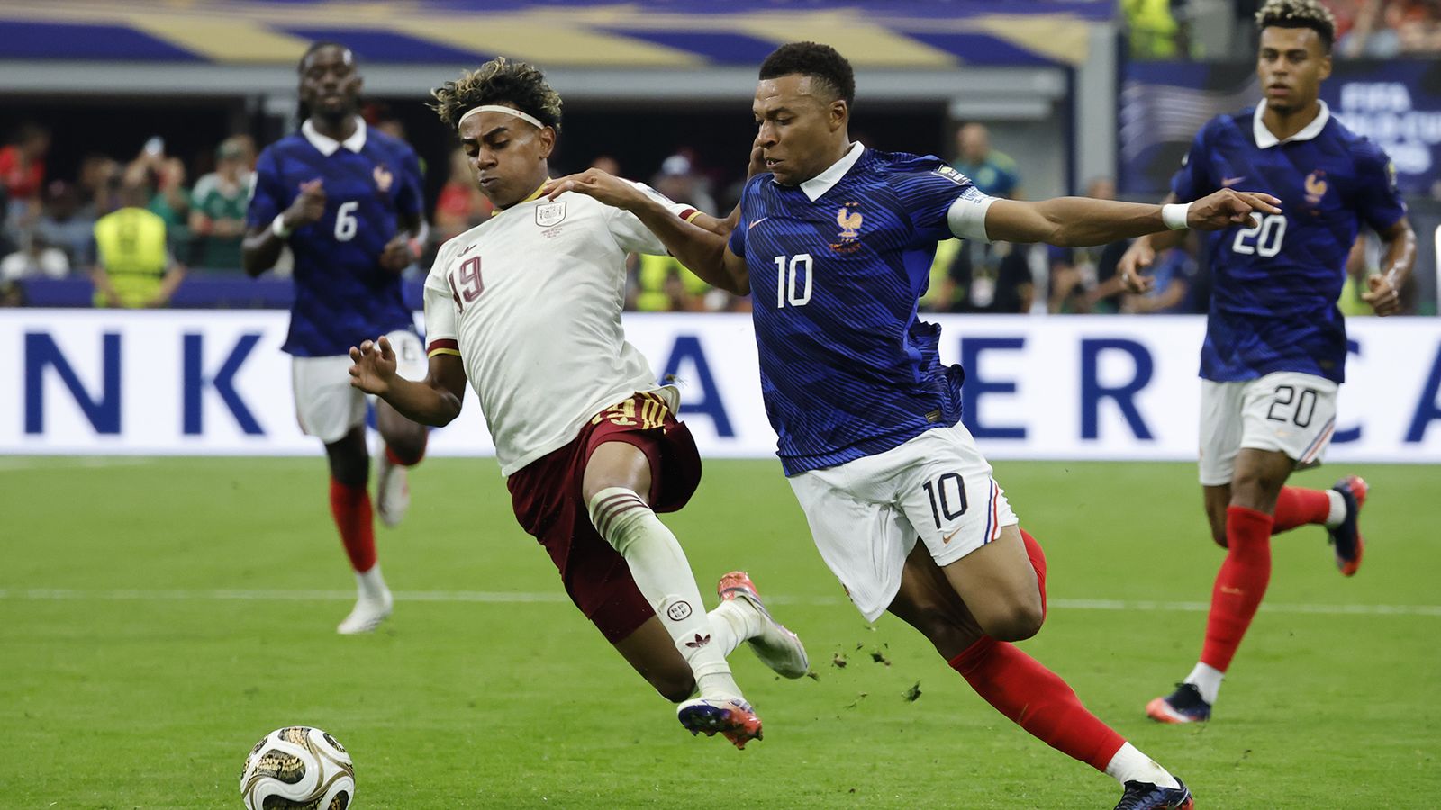 Lamine y Mbappé en el semifinal del Mundial.