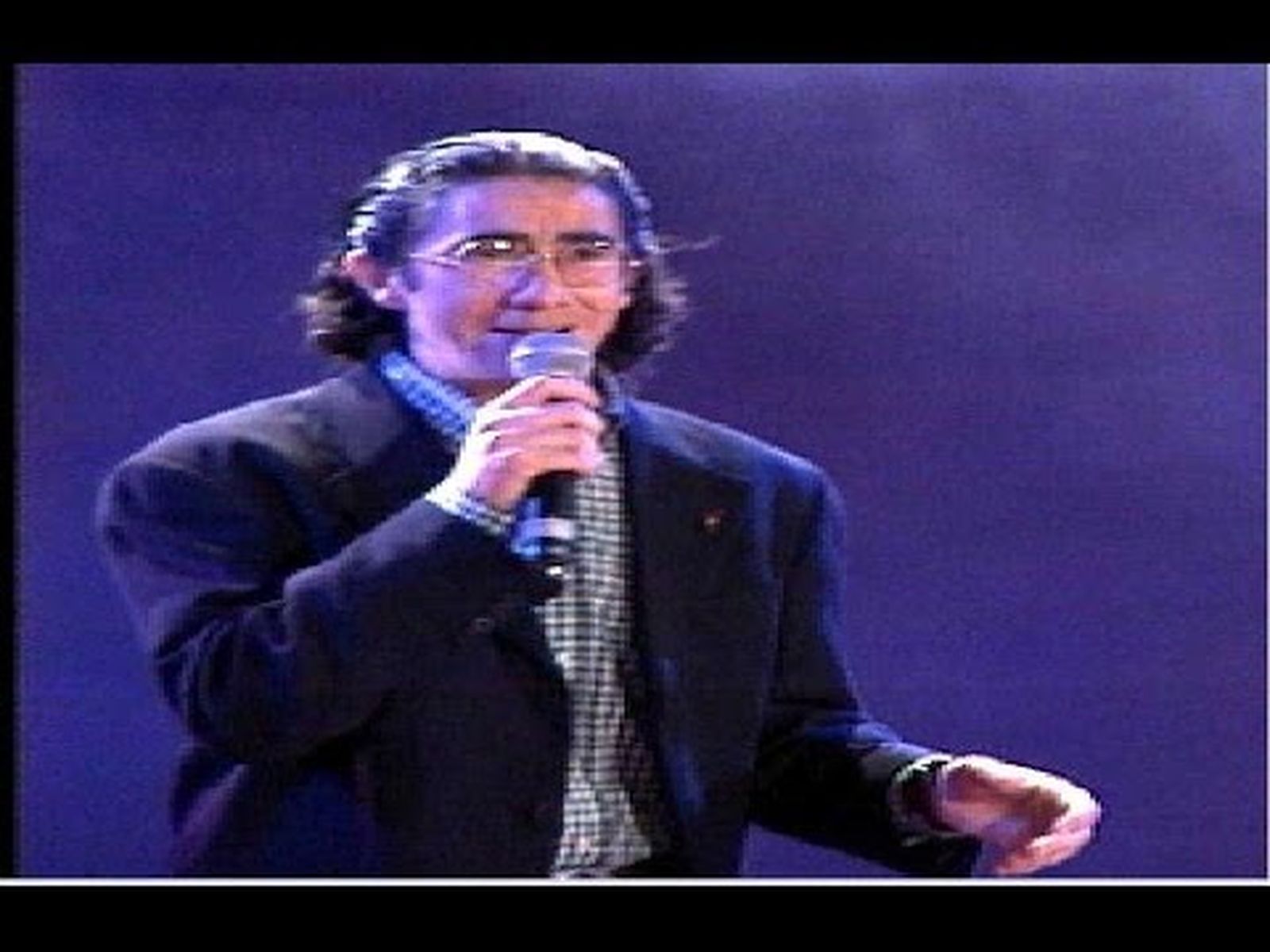 Arturo Pareja Obregón  canta "Preñada de amor"