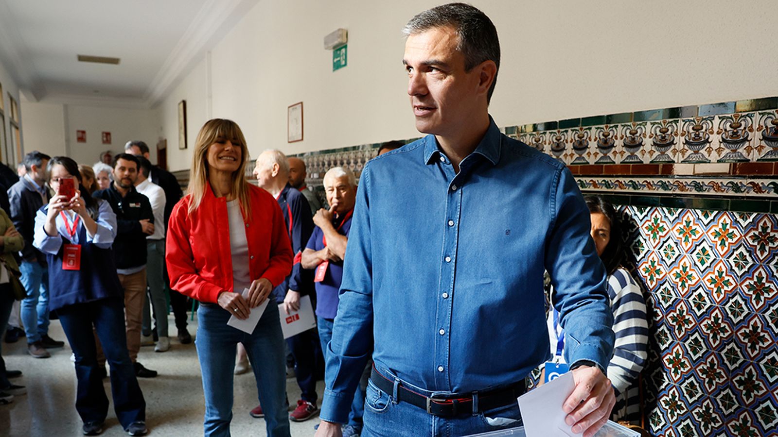 Pedro Sánchez vota en las elecciones europeas