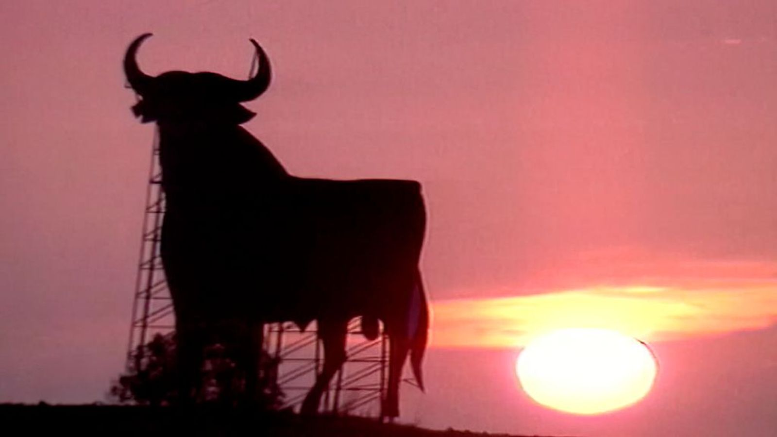 El Toro de Osborne celebra 70 años convertido en icono de la identidad española