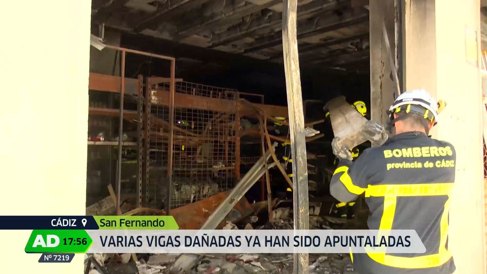 Un centenar de desalojados por el incendio de un bazar en San Fernando