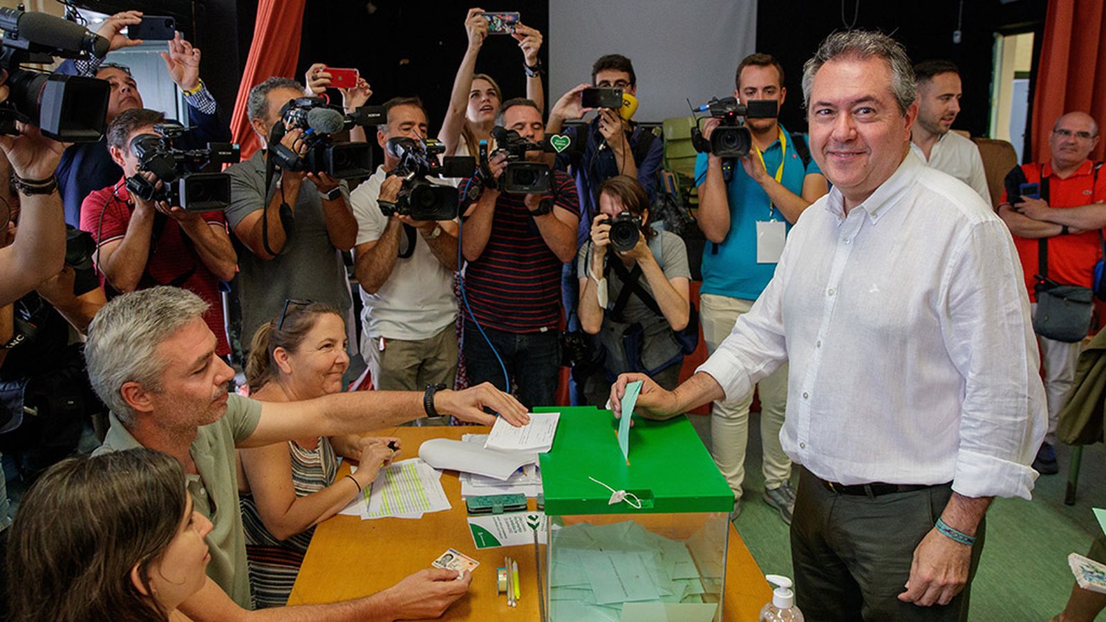 Espadas vota en Sevilla