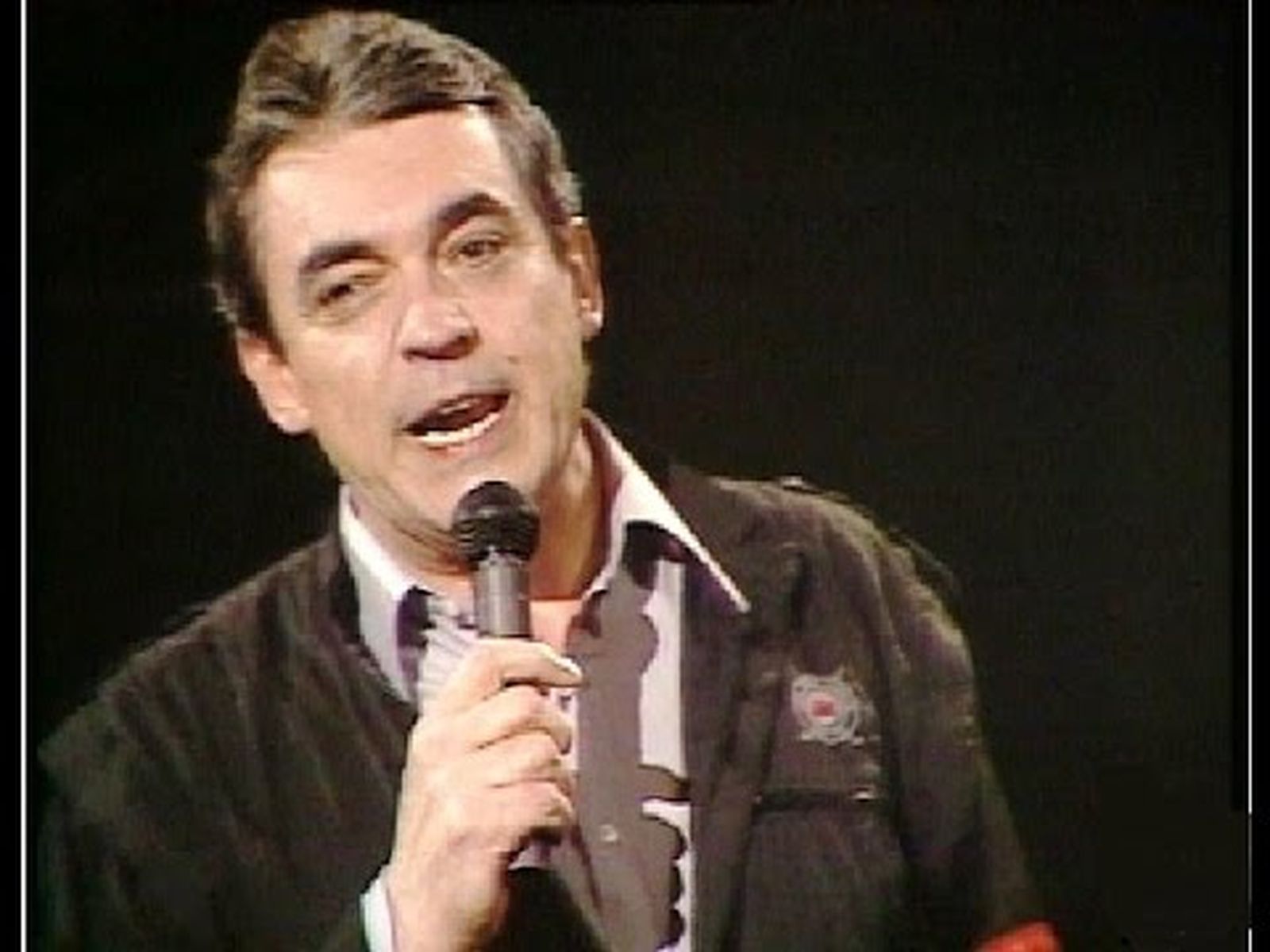 Alberto Cortez canta "A partir de mañana"