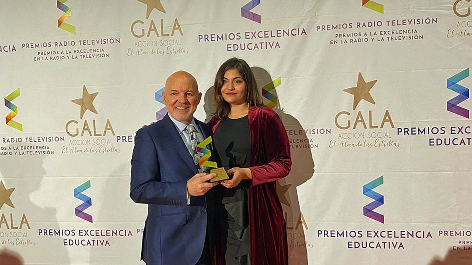 COMUNICACIÓN VIGORRA ENTREGA PREMIO RTV 3